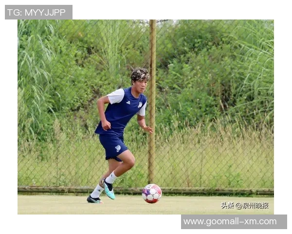 小眼睛足球明星的成长之路与辉煌成就揭秘 小眼睛足球明星的成长之路与辉煌成就揭秘